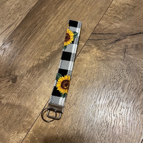 Sunflower Wristlet Keychain - handmade - Picture 2 of 5